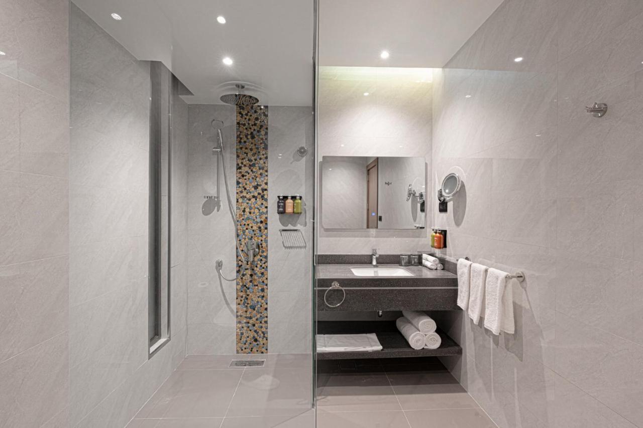 The Business District By Ihg Hotel 4*