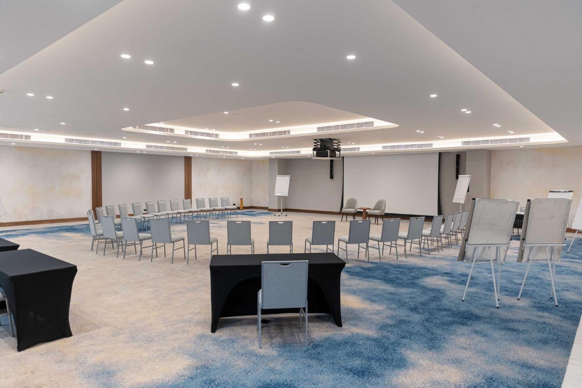 Hotel The Business District By Ihg