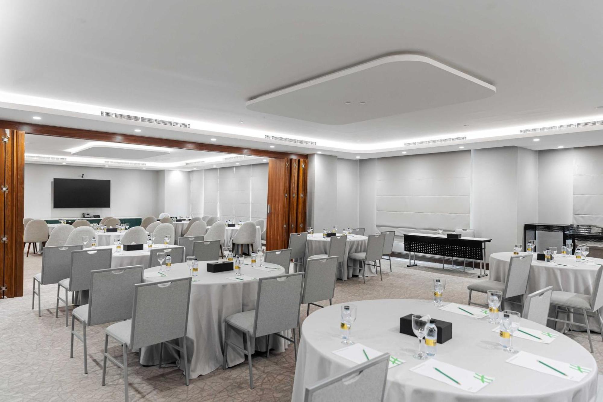 Hotel The Business District By Ihg